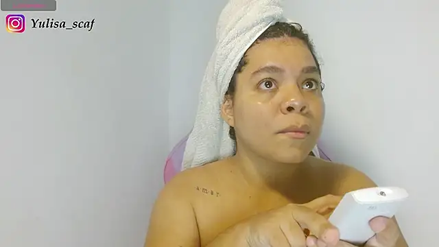 yulissa18 online show from May 19, 1:43 am