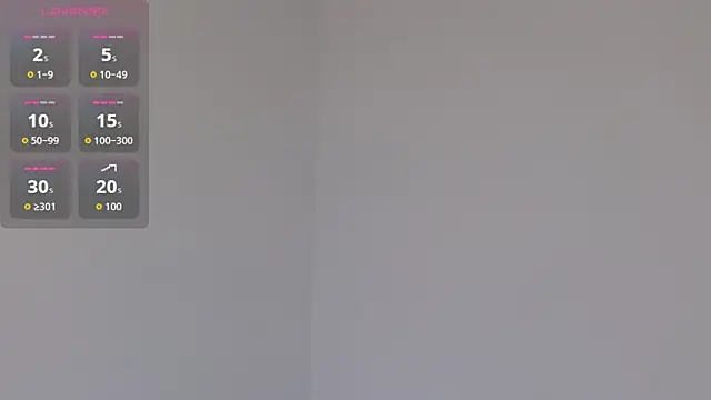 yulissa18 online show from October 31, 9:00 pm