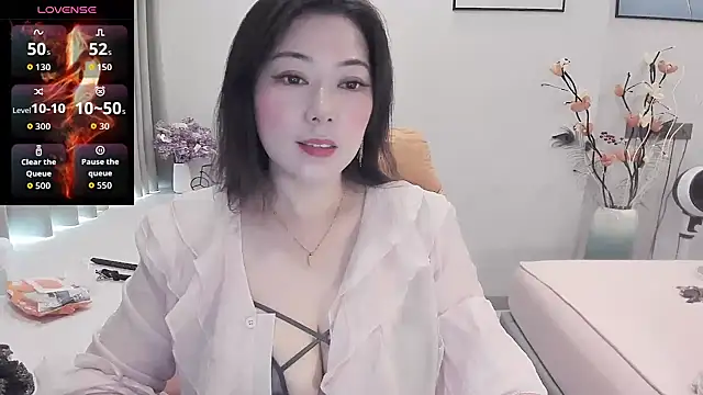 Snapshot of Crystal_Wings chatting on October 7, 1:17 am Crystal Wings online show from October 7, 1:17 am