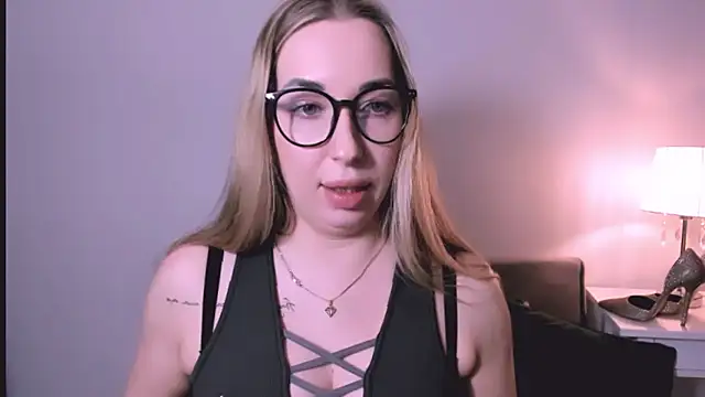 AriaDesire online show from April 11, 7:45 am