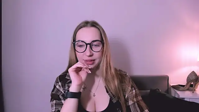 AriaDesire online show from April 19, 6:25 am