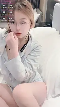Snapshot of MM-Xylia chatting on October 4, 10:50 am MM-Xylia online show from October 4, 10:50 am
