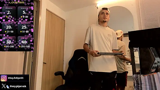 soyander03  online show from March 28, 7:53 am