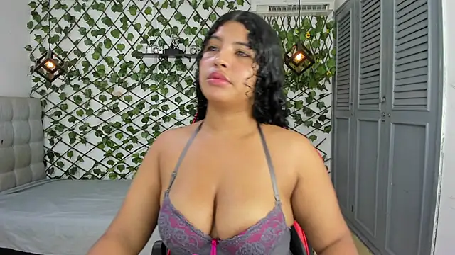 valentina 0  online show from February 9, 5:44 pm