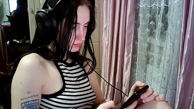 Snapshot of MilanaXBeauty chatting on January 16, 4:28 am MilanaXBeauty online show from January 16, 4:28 am