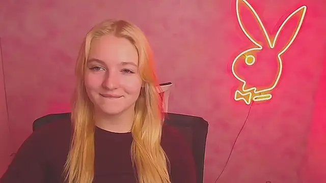 Snapshot of Milka_kiss_ chatting on March 6, 9:58 am Milka kiss online show from March 6, 9:58 am
