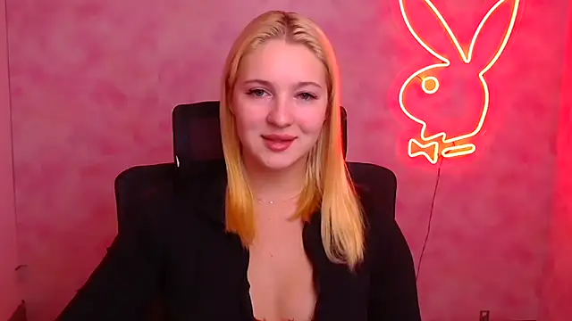 Snapshot of Milka_kiss_ chatting on October 6, 6:03 am Milka kiss online show from October 6, 6:03 am