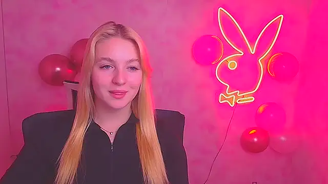 Snapshot of Milka_kiss_ chatting on February 13, 3:56 pm Milka kiss online show from February 13, 3:56 pm
