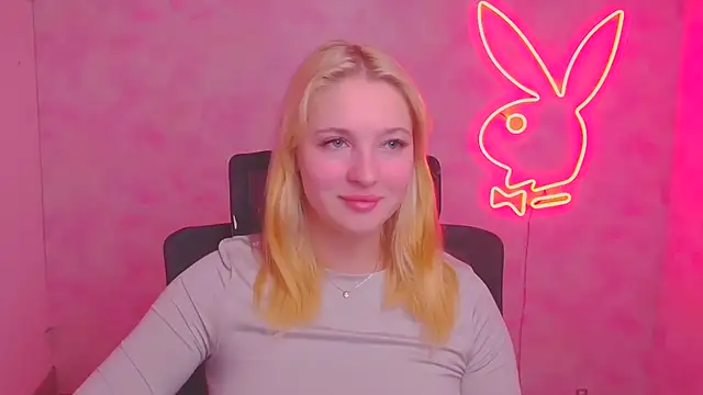 Snapshot of Milka_kiss_ chatting on October 8, 5:42 am Milka kiss online show from October 8, 5:42 am
