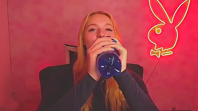 Snapshot of Milka_kiss_ chatting on March 18, 9:56 am Milka kiss online show from March 18, 9:56 am