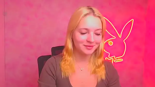Snapshot of Milka_kiss_ chatting on October 17, 5:44 am Milka kiss online show from October 17, 5:44 am