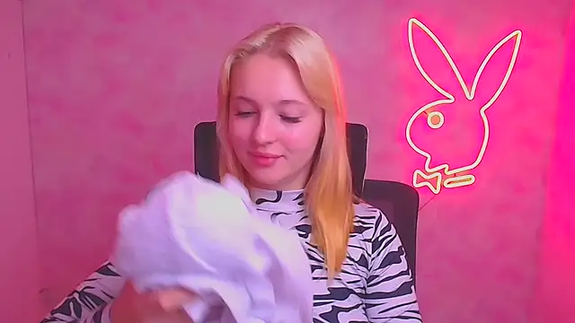 Snapshot of Milka_kiss_ chatting on September 22, 5:46 am Milka kiss online show from September 22, 5:46 am