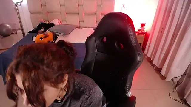 liz-beths online show from December 7, 4:04 am