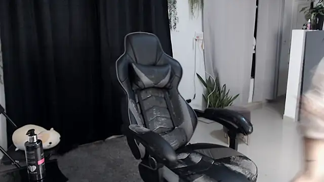 Snapshot of liz-beths chatting on February 3, 7:46 am liz-beths online show from February 3, 7:46 am