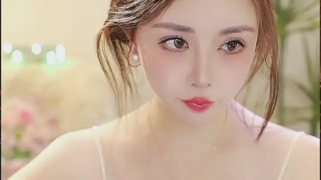 Qiaoqiao  online show from March 3, 2:13 pm