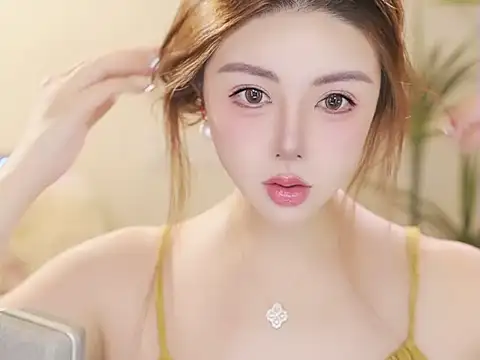 Qiaoqiao  online show from May 18, 4:12 pm