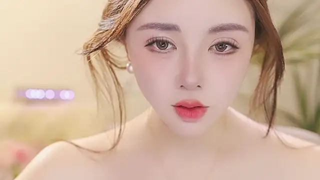 Qiaoqiao  online show from March 13, 4:12 pm