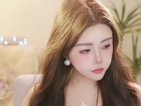 Qiaoqiao  online show from June 19, 3:40 pm