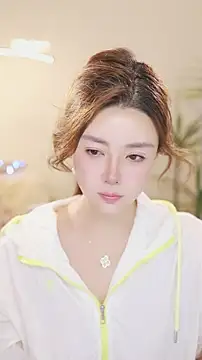 Qiaoqiao  online show from June 8, 3:56 pm