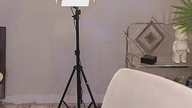 Qiaoqiao  online show from January 16, 4:00 pm