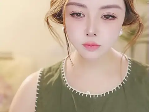 Qiaoqiao  online show from May 11, 4:04 pm