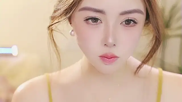 Qiaoqiao  online show from May 6, 4:11 pm