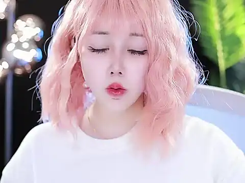 Qiaoqiao  online show from March 20, 12:43 pm