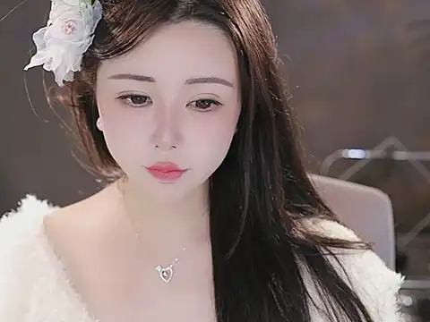 Qiaoqiao  online show from December 3, 5:01 pm