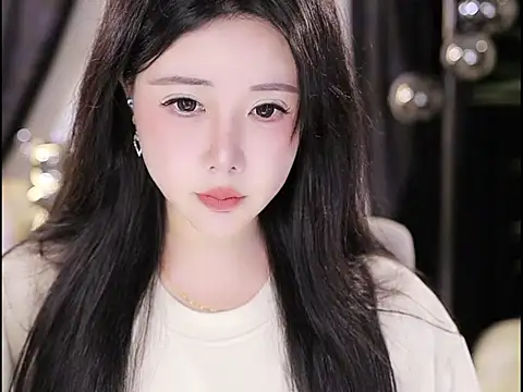 Qiaoqiao  online show from October 4, 4:30 pm