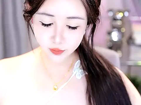 Qiaoqiao  online show from October 18, 7:10 am