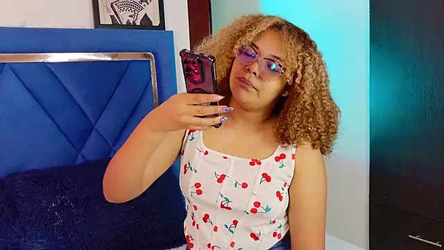 NiaColusi online show from February 13, 2:50 pm