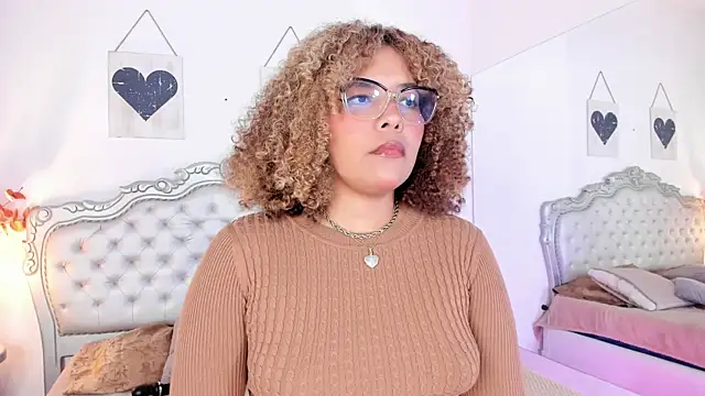 NiaColusi online show from January 13, 8:13 pm