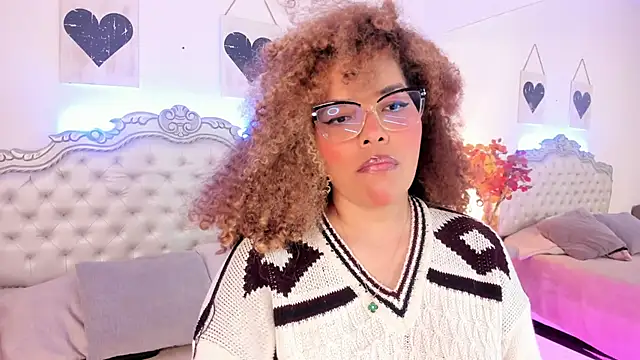 Snapshot of NiaColusi chatting on November 18, 7:50 pm NiaColusi online show from November 18, 7:50 pm