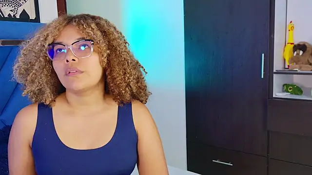 NiaColusi online show from February 12, 3:01 pm