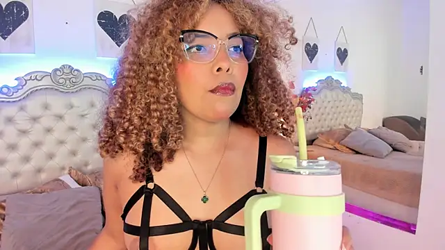 Snapshot of NiaColusi chatting on November 5, 7:50 pm NiaColusi online show from November 5, 7:50 pm