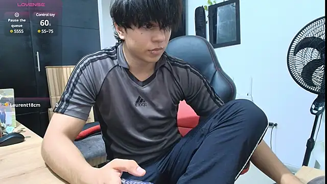 Snapshot of Haruto2001 chatting on December 3, 2:42 am Haruto2001 online show from December 3, 2:42 am