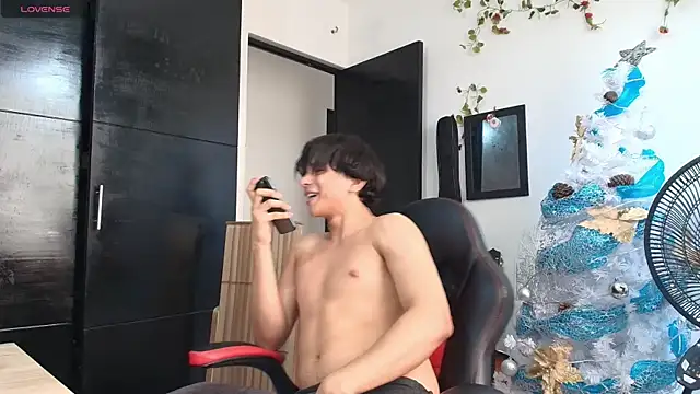 Snapshot of Haruto2001 chatting on December 9, 8:44 pm Haruto2001 online show from December 9, 8:44 pm