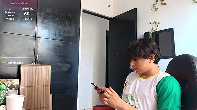 Snapshot of Haruto2001 chatting on December 2, 7:33 pm Haruto2001 online show from December 2, 7:33 pm