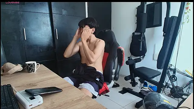 Snapshot of Haruto2001 chatting on December 16, 2:32 pm Haruto2001 online show from December 16, 2:32 pm