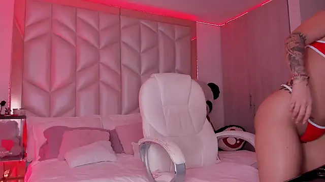 Snapshot of AlhanaRose chatting on October 22, 1:27 am AlhanaRose online show from October 22, 1:27 am