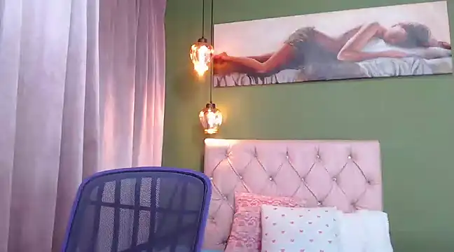 Snapshot of ysabel_sanchez4 chatting on February 8, 10:29 pm ysabel sanchez4 online show from February 8, 10:29 pm