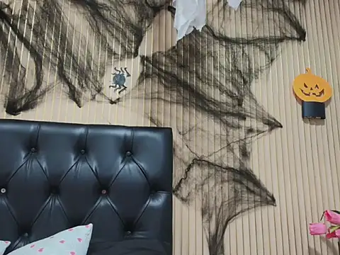 Snapshot of ysabel_sanchez4 chatting on October 6, 10:21 pm ysabel sanchez4 online show from October 6, 10:21 pm