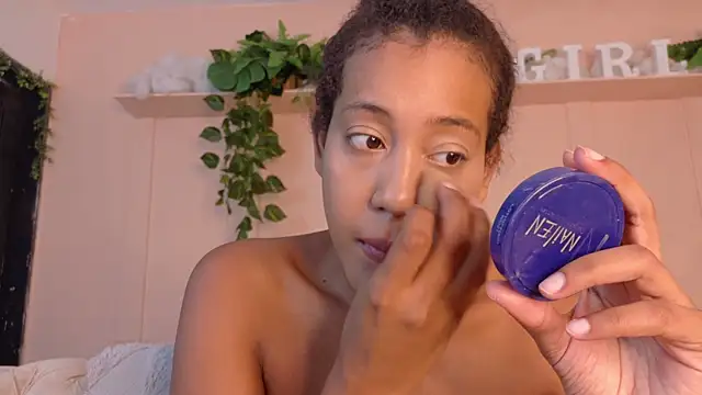 Snapshot of flavia_cruz chatting on July 19, 12:24 pm flavia cruz online show from July 19, 12:24 pm
