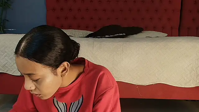 flavia cruz online show from March 11, 12:10 pm