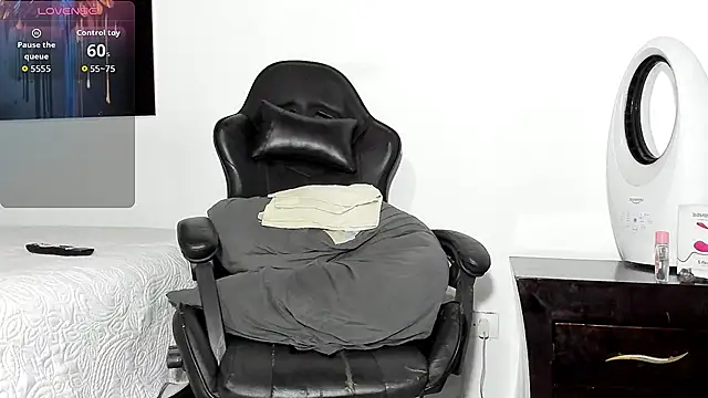 tizziano castillo  online show from March 16, 11:07 pm