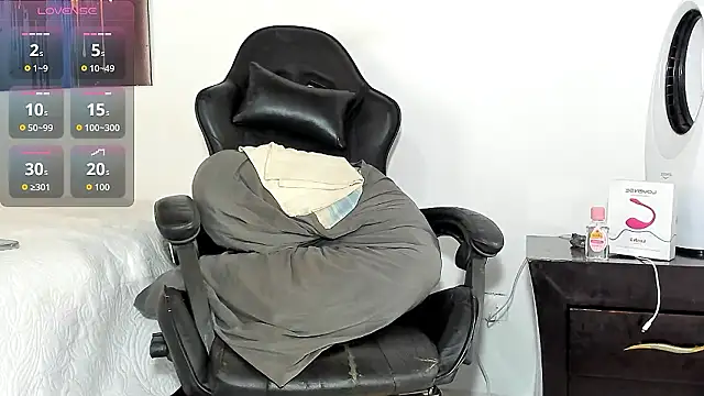 tizziano castillo  online show from March 9, 5:49 pm