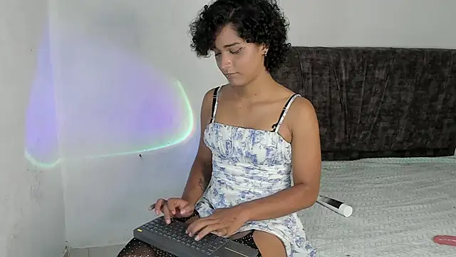 Snapshot of baby_kaliope chatting on December 4, 1:25 pm baby kaliope online show from December 4, 1:25 pm