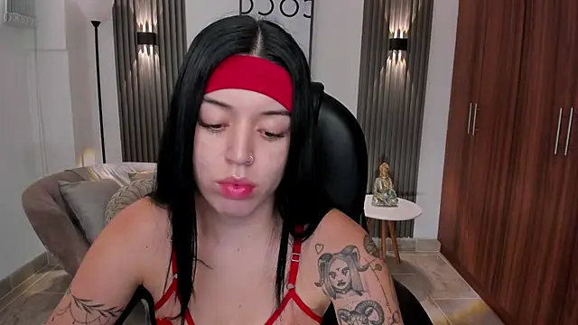Snapshot of zoee_jackson chatting on June 8, 7:47 pm zoee jackson online show from June 8, 7:47 pm