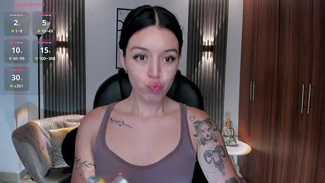 Snapshot of zoee_jackson chatting on June 25, 6:35 pm zoee jackson online show from June 25, 6:35 pm
