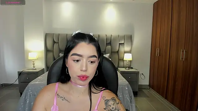 zoee jackson online show from June 4, 7:51 pm